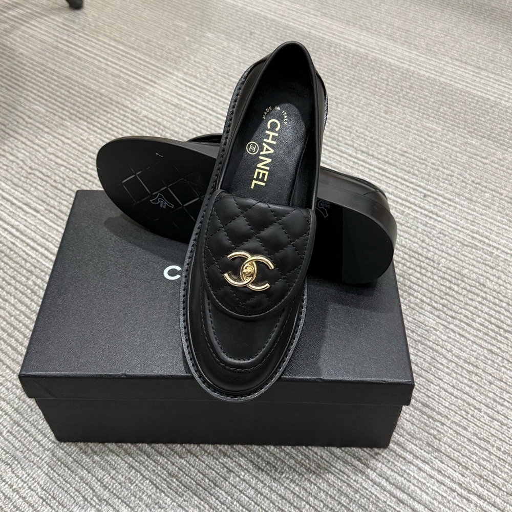 Chanel Women's Black Loafers - Picture 2 of 6